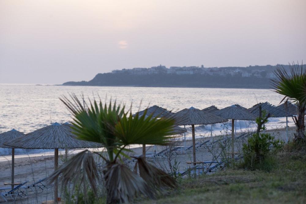 Poseidon Beach Hotel คราสโตชิเกีย ภายนอก รูปภาพ